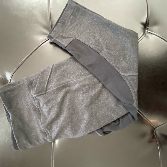 lululemon athletica Pants - Lululemon midrise crop size 8. Heather Grey/blk